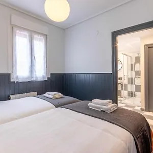 Kuia Con Vistas Frontales A La Ría De Bilbao Cerca Del Metro Apartamento Erandio